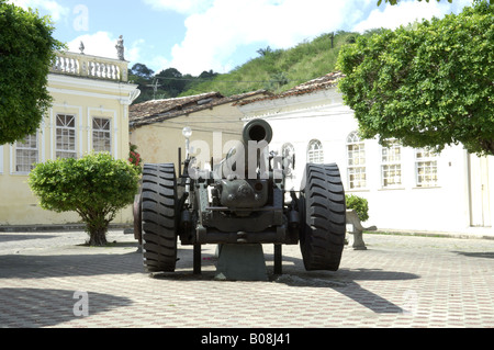 ein Feldgeschütz, Artillerie in den wichtigsten Platz von Cachoeira, eine berühmte Lage in der Nähe der Stadt Salvador, im Bundesstaat Bahia, Brasilien. Stockfoto