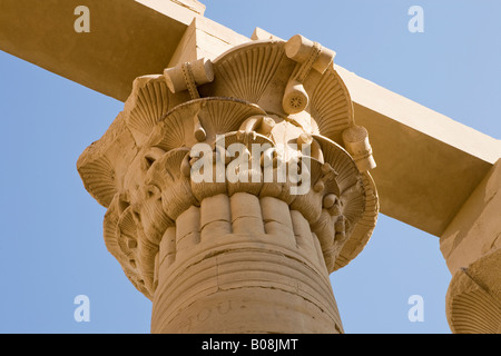 Hauptstadt Kopf Trajans Kiosk am Tempel von Philae, Insel von Isis, Agiliki, Assuan, Ägypten Stockfoto