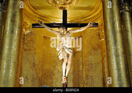 Kruzifix, Statue von Jesus an das Kreuz in der Kirche La Purisima Concepcion, La Nucia, Alicante, Costa Blanca, Spanien Stockfoto