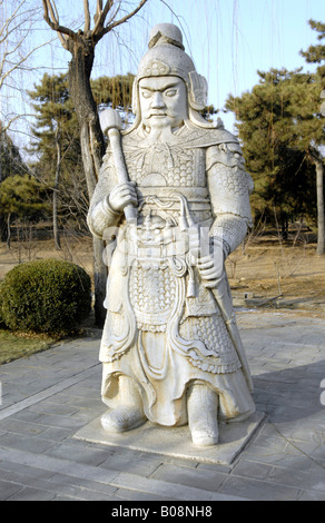 Statue eines Generals zu Fuß den Weg der Seelen, Ming-Dynastie-Gräber, nördlich von Peking, China, Ostasien Stockfoto