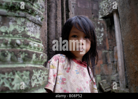 Mädchen, Tempel von Angkor Wat, Siem Reap, Kambodscha, Südost-Asien Stockfoto