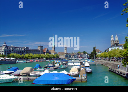 Blick über die Limmat Fraumünster, St. Peter Church, Grossmuenster, Schweiz, Zürich Stockfoto