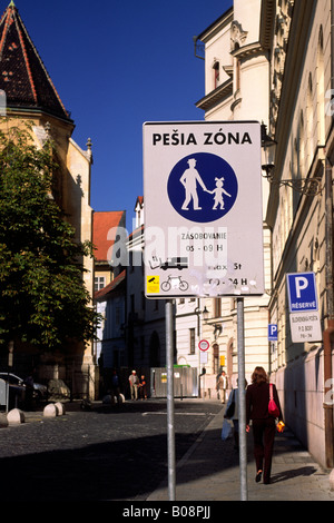 Slowakei, Bratislava, Altstadt, Fußgängerzone Straßenschild Stockfoto