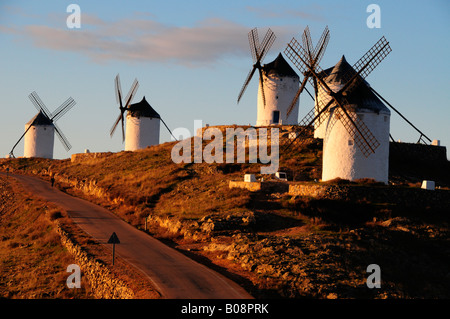 Windmühlen in am Nachmittag Licht, Campo de Criptana Region Castilla-La Mancha, Spanien Stockfoto