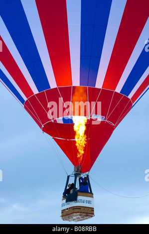 Heißluftballon, aufsteigend, Internationale Ballonfestival in Château-d ' Oex, Waadt, Schweiz Stockfoto
