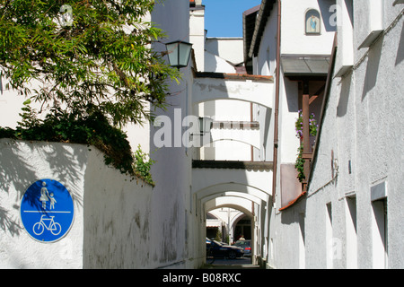 Bögen in einer Gasse in Muehldorf bin Inn, Bayern, Deutschland Stockfoto