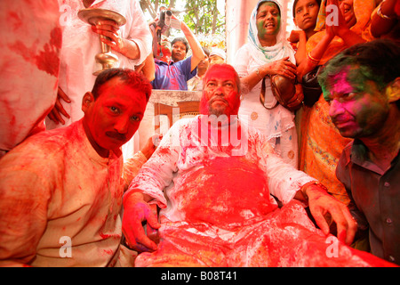 Hazrat Shah Mohammed Hasnain Hasnis Mian Sahib Niazi während einer Hochzeit, Sufi-Schrein, Bareilly, Uttar Pradesh, Indien, Asien Stockfoto