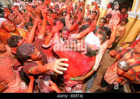 Tänzer während einer Hochzeit, Sufi-Schrein, Bareilly, Uttar Pradesh, Indien, Asien Stockfoto