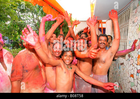 Tänzer während einer Hochzeit, Sufi-Schrein, Bareilly, Uttar Pradesh, Indien, Asien Stockfoto