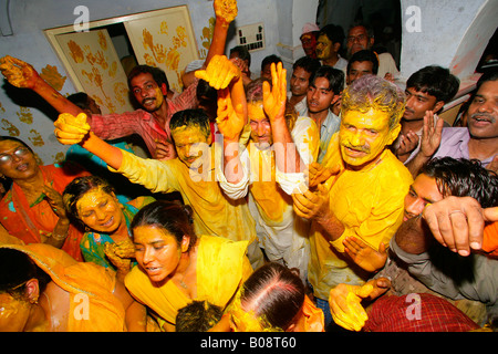 Tänzer während einer Hochzeit, Sufi-Schrein, Bareilly, Uttar Pradesh, Indien, Asien Stockfoto