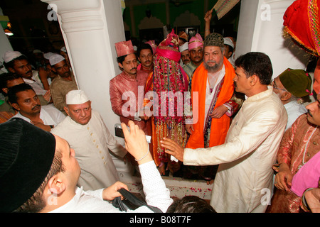 Scheich Medimir Naizi während einer Hochzeit, Sufi-Schrein, Bareilly, Uttar Pradesh, Indien, Asien Stockfoto