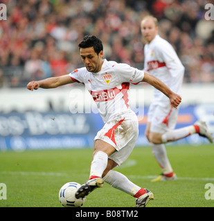 VfB Stuttgart-Fußball-Club-Spieler, Yildiray BASTUeRK hinter Ludovic MAGNIN Stockfoto