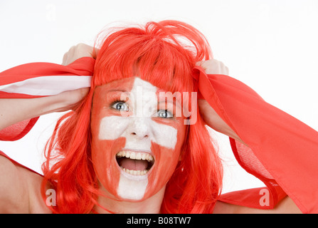 Frau als Fußball-Fan der Schweiz, an den Haaren reißen Stockfoto