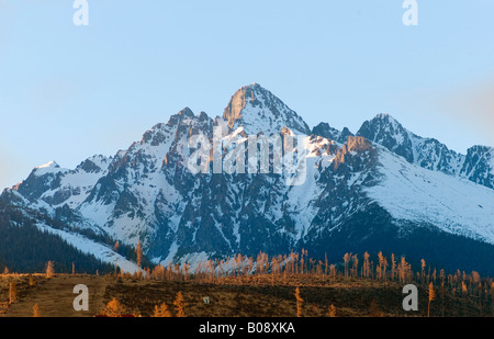 Karpaten, hohe Tatra in der Nähe von Tatranská Lomnica, der Lomnický-Oetít-Bergstation auf dem Gipfel, Slowakei Stockfoto