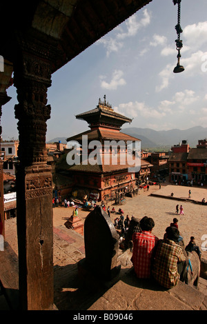 Blick von der Nyatapola-Pagode auf dem Taumadhi-Platz in Bhaktapur, Nepal, Asien Stockfoto
