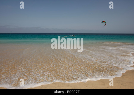 Kitesurfer, Santa Maria, Insel Sal, Kap Verde, Afrika Stockfoto