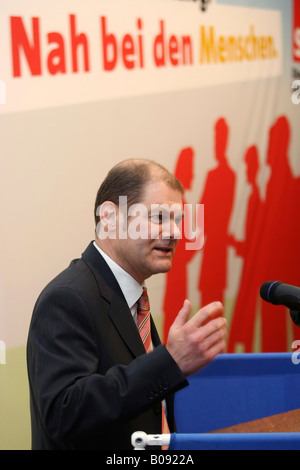 Bundes-Arbeitsminister Olaf Scholz (SPD-Partei) sprechen in Weißenthurm, Deutschland, 01.04.2008 Stockfoto