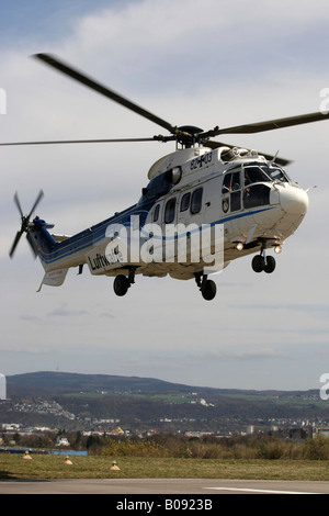 Cougar AS 532 Hubschrauber von der Flugbereitschaft, VIP-Geschwader der deutschen Luftwaffe während des Fluges verwendet Stockfoto