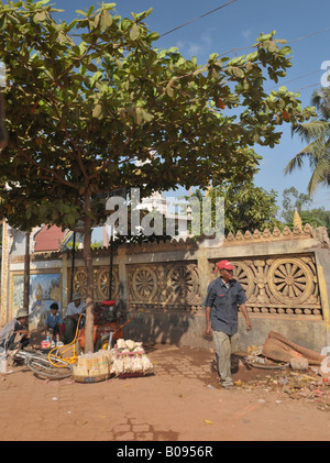 auf der Suche nach Arbeit auf den Straßen von Phnom Penh, Kambodscha Stockfoto