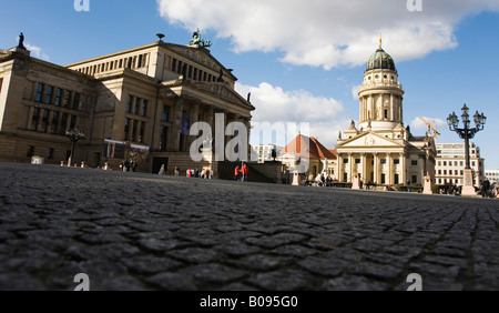 Theater und Franzoesischer Dom (französische Kathedrale) am Gendarmenmarkt in Berlin, Deutschland Stockfoto