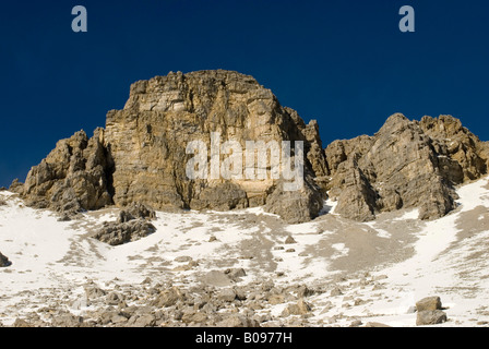 Hohen Berg Trail zwischen Kaelberjoch und Serlesjoechl, Blick in Richtung Mt. Laempermahd-Spitze Matrei, Maria Waldrast, Matreier G Stockfoto