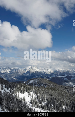 Frischer Schnee auf den Gipfeln der Berchtesgadener Alpen, Bayern, Deutschland Stockfoto