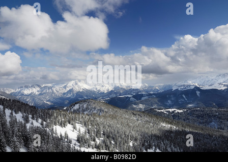 Frischer Schnee auf den Gipfeln der Berchtesgadener Alpen, Bayern, Deutschland Stockfoto