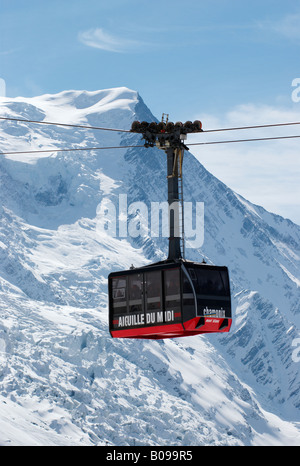 Aiguille du Midi Téléphérique an sonnigen Wintertag, Chamonix-Mont-Blanc, Frankreich Stockfoto