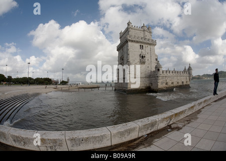 Turm von Belem ist ein befestigtes maurischen Denkmal auf den Tejo, Lissabon, Portugal. Stockfoto