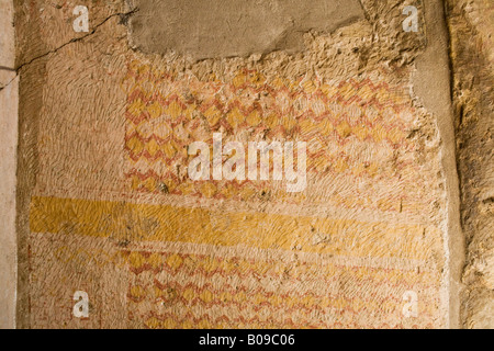 Gestrichene Wände in einem Schrein am Gebel Silsilah Sandstein Steinbruch am Westufer des Nils, Süden von Ägypten Stockfoto