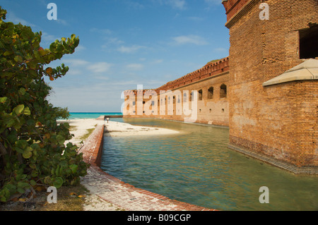 Festungsmauern und Burggraben am Fort Jefferson und der Dry Tortugas Nationalpark Florida USA Stockfoto