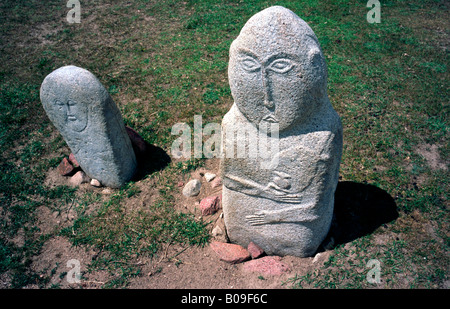 15. Juni 2006 - alte Balbals, in der Regel bezeichnet als Kurgan Obelisken, im Küngey Alatau Gebirge in Kirgisistan. Stockfoto