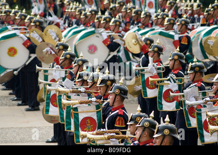 Militärkapelle spielt während einer Parade auf dem Gelände der Casa de Narino, Bogota Kolumbien Stockfoto