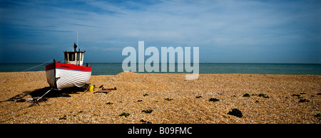 Dungeness - Panoramablick auf einem Fischerboot Strände auf dem Kies in Dungeness Kent. Stockfoto