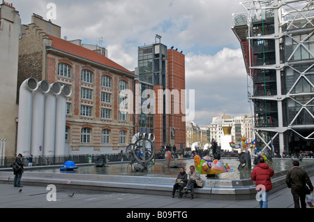 Brunnen und kinetische Skulptur im Ort Igor Stravinsky in der Nähe des Centre Pompidou in Paris Stockfoto