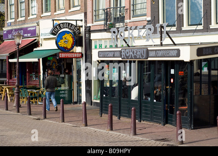 Amsterdam, Coffee-Shops an der Singel Street - de Rokerij, Bulldog, Türen Stockfoto