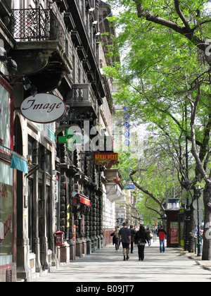 BUDAPEST, UNGARN. Die Allee der Andrassy Utca führt zu Városliget auf der Pestseite der Stadt. Stockfoto