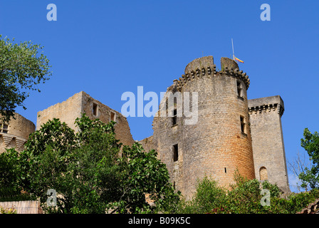 Chateau de Bonaguil Lot et Garonne, Aquitaine, Frankreich. Niedrigen Winkel Ansicht. Stockfoto