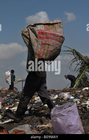 Leben in der Hölle... die Müllkippe (stung Meanchey), Phnom Penh, Kambodscha Stockfoto