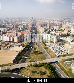 LUFTAUFNAHME DER GRAN VIA UND VERKEHR DISTRIBUTOREN IN BARCELONA-KATALONIEN-SPANIEN Stockfoto