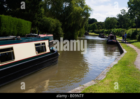 Schmale Boote auf dem Kanal, Grand Union Canal Braunston, Northamptonshire, England, UK Stockfoto