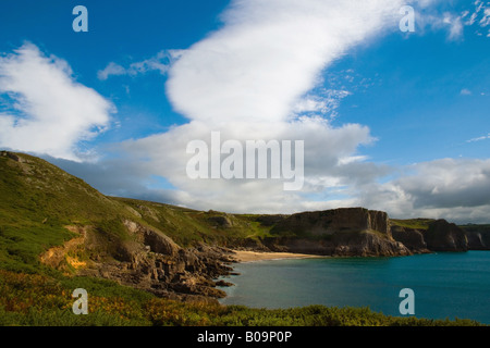 Das ist Mewslade Bucht am südwestlichen Ende der Halbinsel Gower. Es ist nur zu Fuß erreichbar und ist eher klein. Farbe Stockfoto