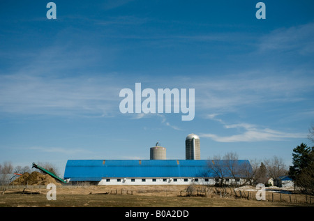 Scheune und Silos außerhalb St Christine, Quebec, Kanada. Stockfoto