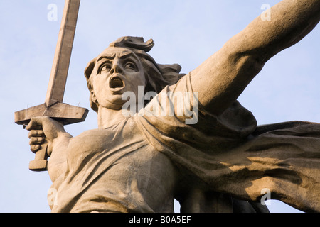 Motherland Calling Statue am Gipfel des Mamaev Kurgan, Markierung Rote Armee tot aus der Belagerung von Stalingrad, Volgograd, Russland Stockfoto