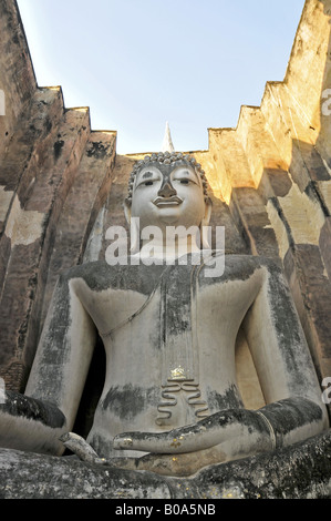 Buddhastatue, Phra Achana am Wat Si Chum, Geschichtspark Sukhothai, Thailand, Sukhothai Stockfoto