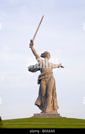 Motherland Calling Statue am Gipfel des Mamajew Kurgan, Markierung Rote Armee tot aus der Belagerung von Stalingrad, Volgograd, Russland Stockfoto