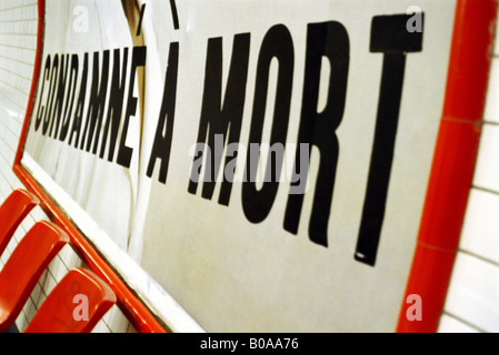 Plakat mit Text auf Französisch lesen "zum Tode verurteilt," selektiven Fokus Stockfoto