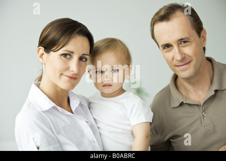 Eltern mit Kleinkind, Porträt Stockfoto