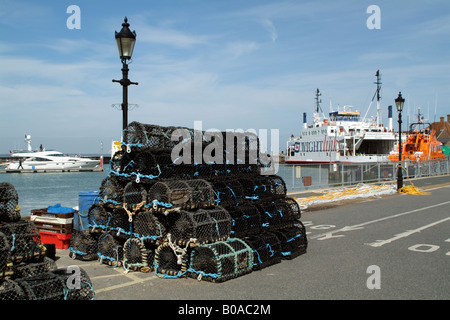 Hummer-Töpfe Linie Kai bei Yarmouth Harbour Isle Of Wight England UK Stockfoto