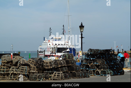 Hummer-Töpfe Linie Kai bei Yarmouth Harbour Isle Of Wight England UK Stockfoto